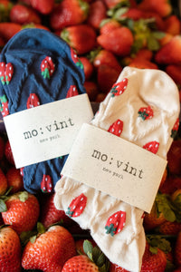 STRAWBERRY PRINTED CREW SOCKS