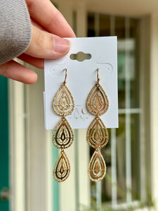 THE TRIPLE LINK DANGLE EARRING