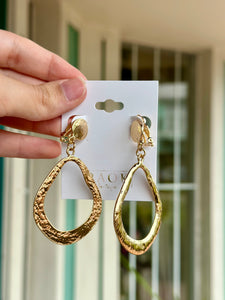 TANIA METAL CLIP EARRING