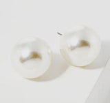 SOPHISTICATED PEARL STUD EARRINGS