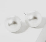 SOPHISTICATED PEARL STUD EARRINGS