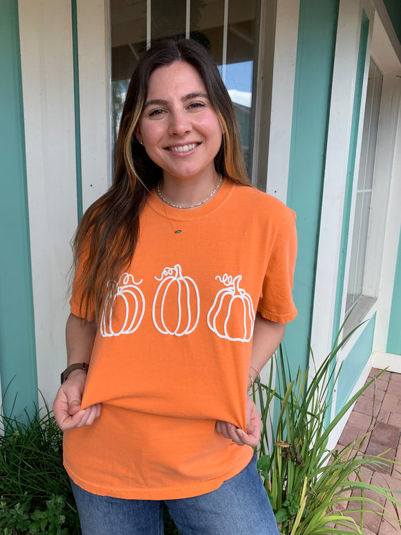 THREE PUMPKINS TEE