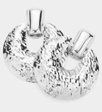 RING KNOCKER TEXTURED METAL EARRINGS