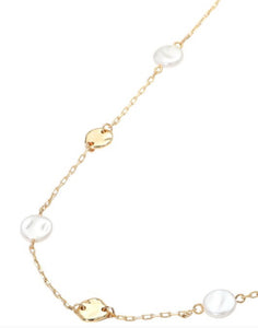 FOCUS ON THE PEARL NECKLACE