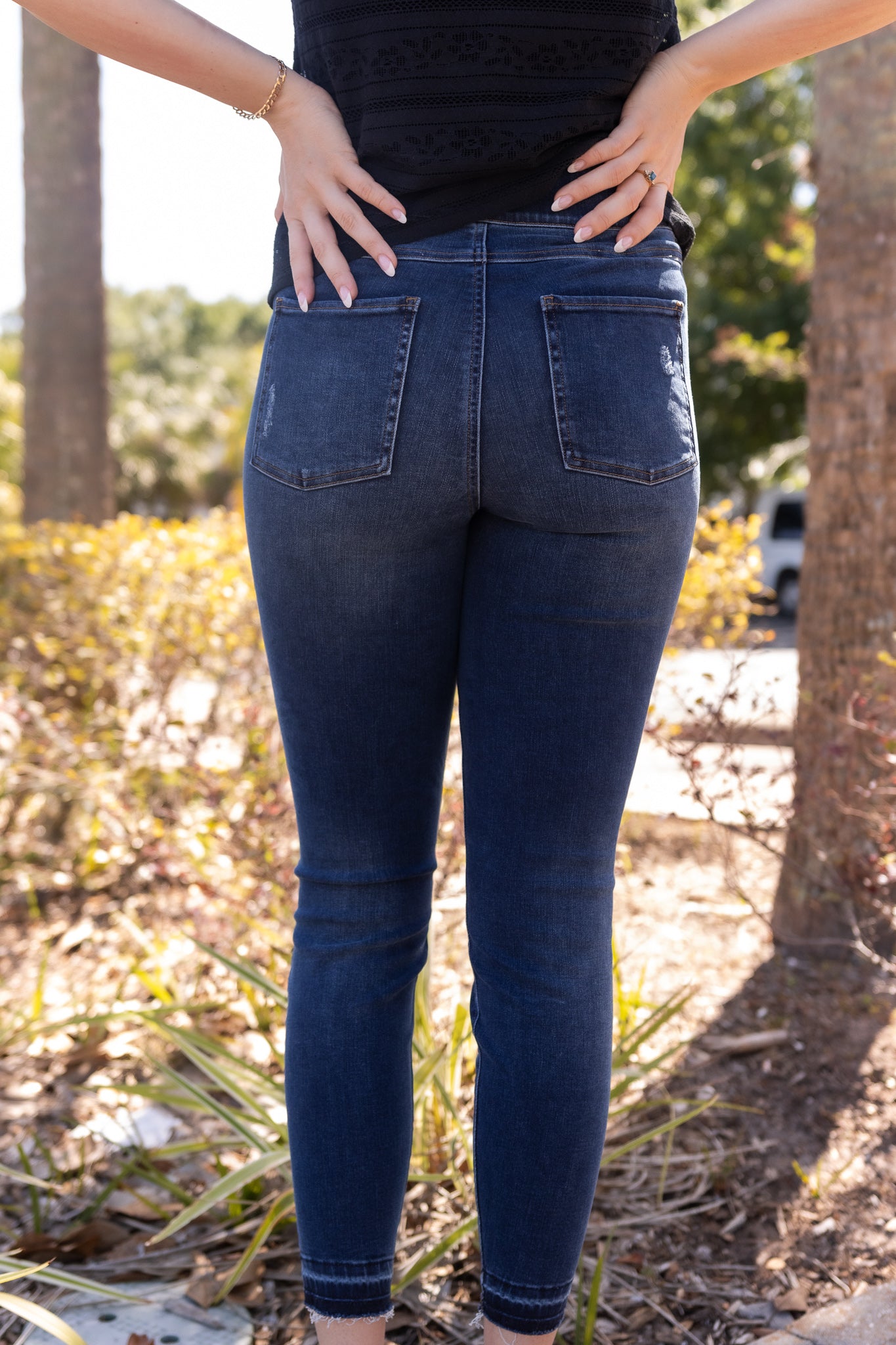 NEW Spanx Distressed Ankle Skinny Jeans Medium Wash Women's Size Medium