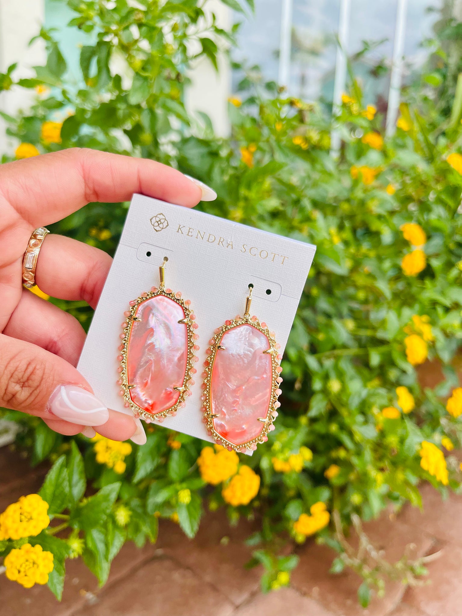 Kendra Scott Danielle Link Earring in 14k Gold-Plated Brass, Fashion Jewelry for Women, Ivory Mother Of Pearl Kendra Scott Danielle Link Earring in 14k Gold-Plated Brass, Fashion Jewelry for Women, Ivory Mother Of Pearl