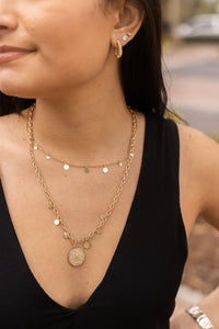 THE DARIA DISK NECKLACE