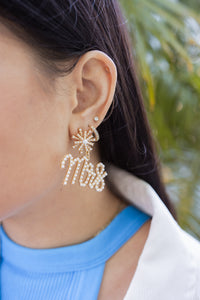 MRS. DANGLE EARRING